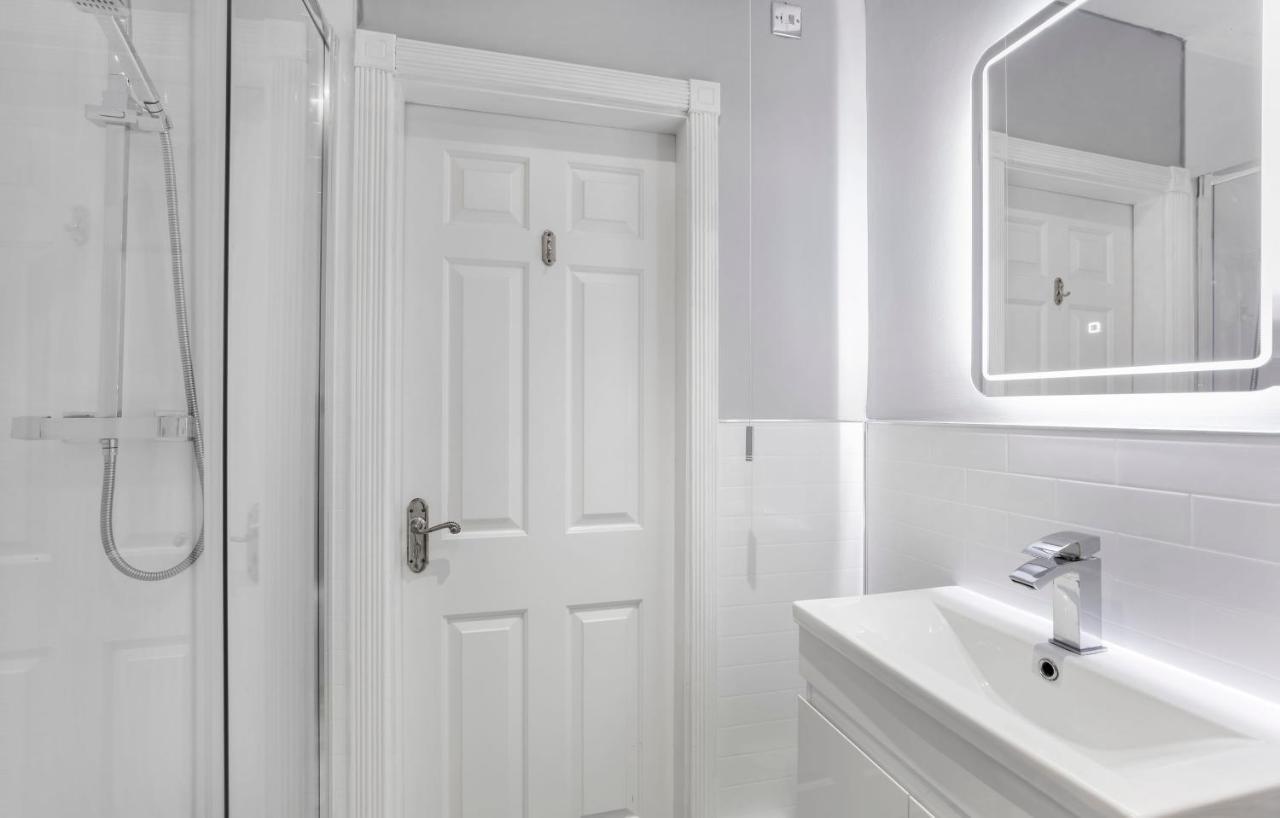 Shambles In The Centre Of York, Sleeps 16 York